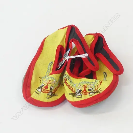 PAIR CHINESE CHILDS EMBROIDERED SLIPPERS