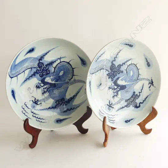 2 B&W CHINESE CHARGERS . EACH DEPICTING A CLASSIC  FOUR CLAW DRAGON. BOTH D.280mm ON STANDS.
