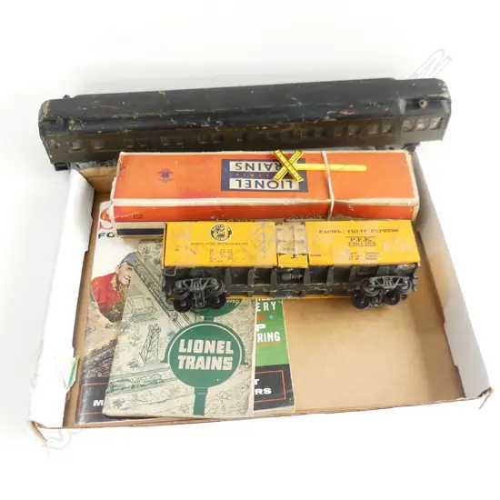 2 LIONEL CARRIAGES POINTS SET, LIONEL INSTUCTION BOOK & TRAIN MAGAZINE