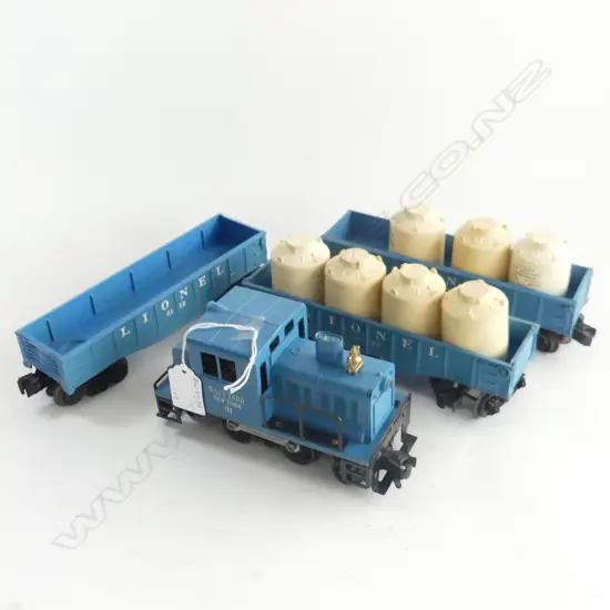 LIONEL NAVY YARD ELECTRIC ENGINE & 3 BLUE CARRIAGES