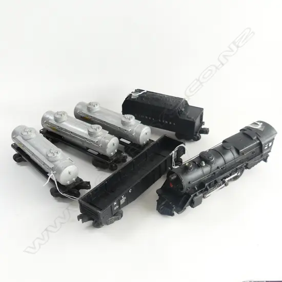 LIONEL ELECTRIC ENGINE No.2025, COAL WAGON, FLAT CARRAGE & 3 FUEL CARRIERS