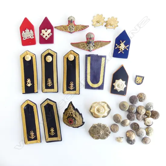BAG ASST. MILITARY EPAULETTES & BUTTONS, DUTCH ETC