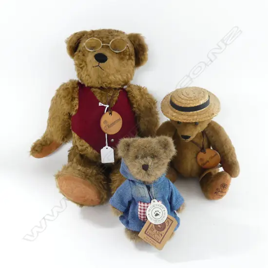 3 TEDDY BEARS; 2 ROBIN RIVE 'BEARLY BROWN' & 'CHESTERTON' H.380mm + BOYD BEAR