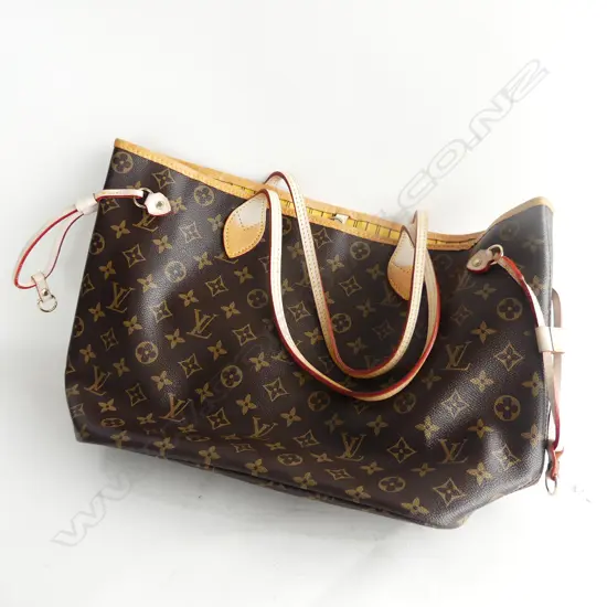 LG LOUIS VUITTON BAG W.440mm showing wear / no serial number