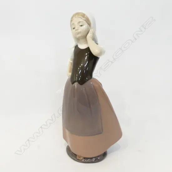 NAO GIRL FIGURINE H.240MM