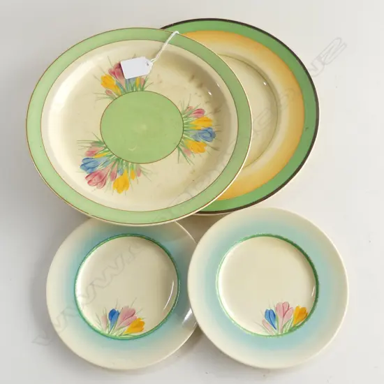 4 PCES CLARICE CLIFF; CROCUS PLATE (chip) 250mm + OTHER + 2 SIDE PLATES 165mm dia