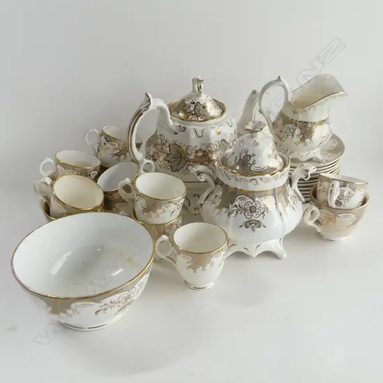 28 PCE VICTORIAN TEA SET; 13 CUPS (4 LG, 9 SML) 11 SAUCERS, MILK, BOWL, LIDDED SUGAR & TEA POT - FAULTS