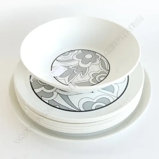 8 PCES CROWN LYNN 'BORA BORA' FORMA SHAPE; 6 DINNER PLATES 265mm dia, LG PLATTER & BOWL 