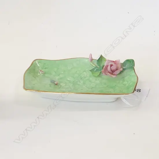 ROYAL WORCESTER SM PIN DISH - GREEN MOTTLED WITH APPLIED PINK ROSE & FOLIAGE, PINK STAMP 100 X 65MM(21151) A/F