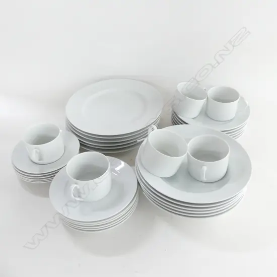 6 PLACE PLAIN WHITE ROSENTHAL DINNER SERVICE...
