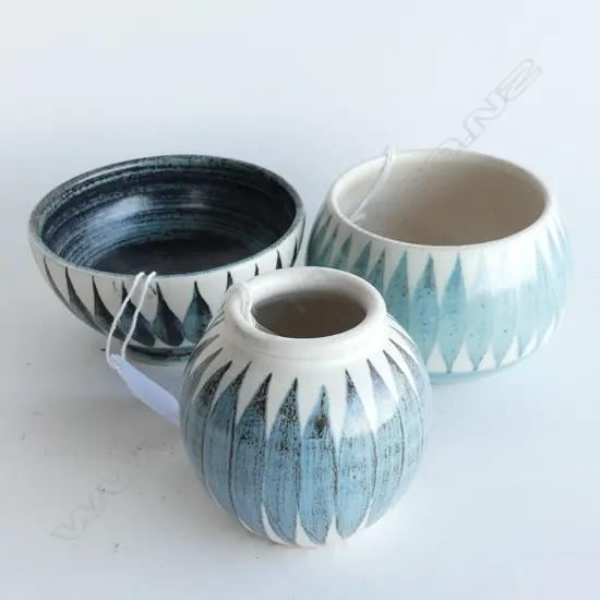 2 HANMER POTTERY BOWLS & VASE. 1 LIGHT BLUE DETAILED DIA. 95mm OTHER DARK BLUE  DIA. 98mm VASE LIGHT BLUE H. 75mm