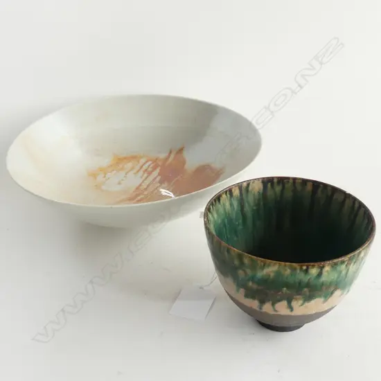 2 STUDIO POTTERY BOWLS DIA200MM &100MM