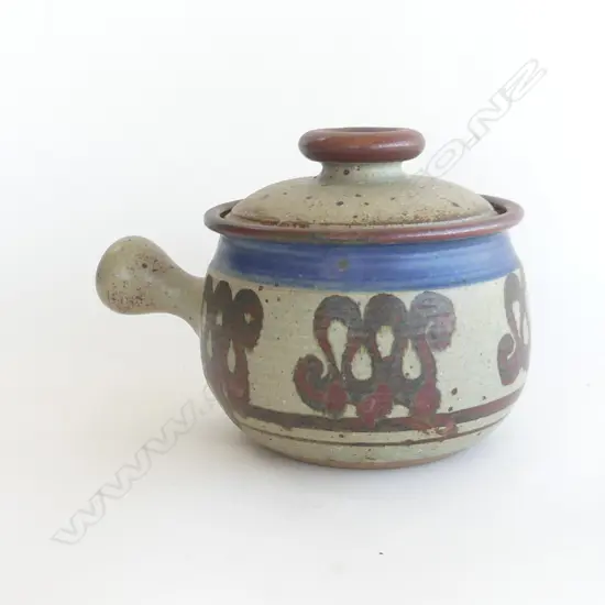 ARNAUD BARRAUD POTTERY CASSEROLE DISH WITH HANDLE  DIA 200MM