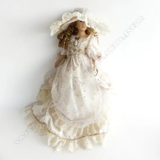 DOLL IN WHITE DRESS H.600mm