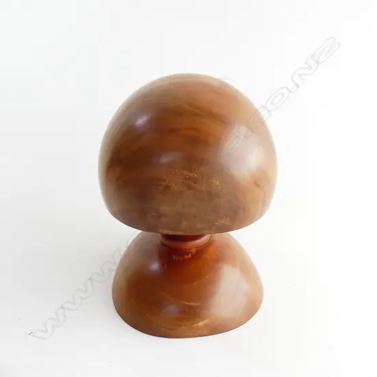 KAURI HAT BLOCK STAND H.200mm