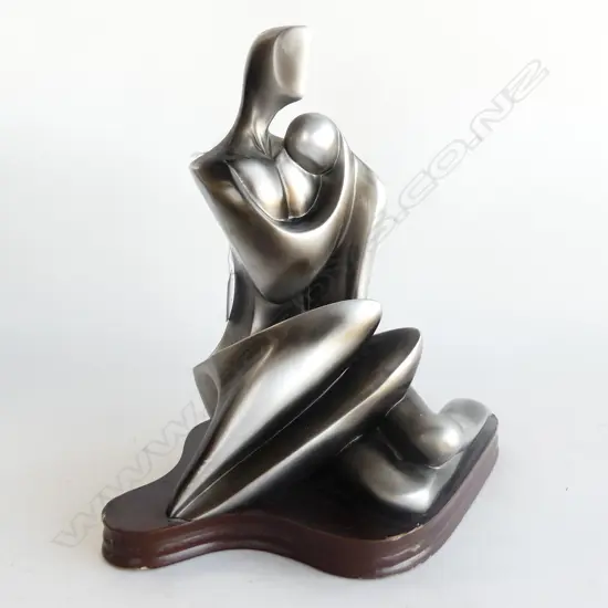 STYLIZED SCULPTURE OF TWO FIGURES H 330 MM