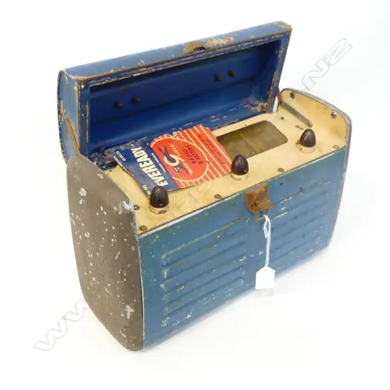 VINTAGE RADIO; BLUE CASE W.370mm