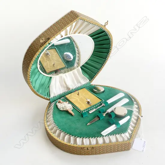 RETRO MUSICAL BALLERINA BOX WITH MANICURE SET (INCOMPLETE) - WORKING 