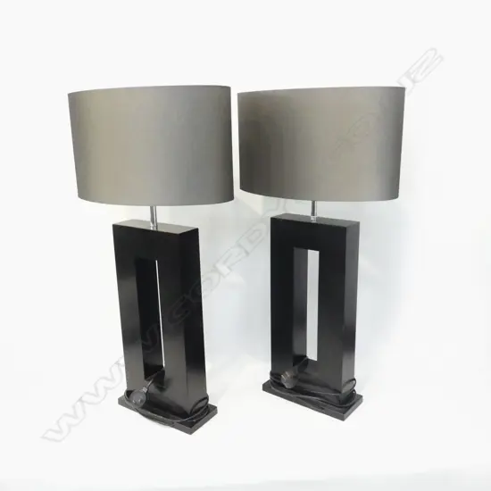 PR CONTEMPORARY LAMPS w. OVAL DRUM SHADES H.780mm