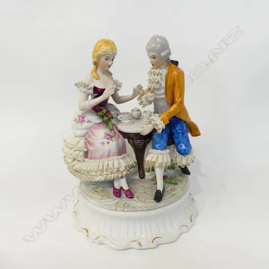 DRESDEN STYLE FIGURE GROUP; COUPLE TAKING TEA H.300mm