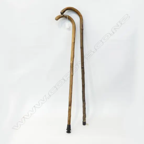 2 WOODEN WALKING STICKS L.850mm