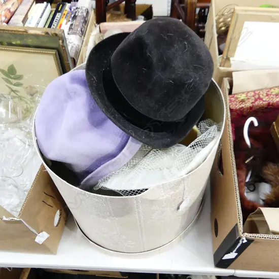 HAT BOX w. VINTAGE HATS