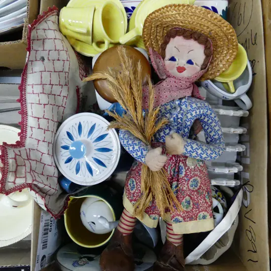 BOX LOT ASST. VINTAGE EUROPEAN KITCHENWARE + CROWN LYNN JUG ETC