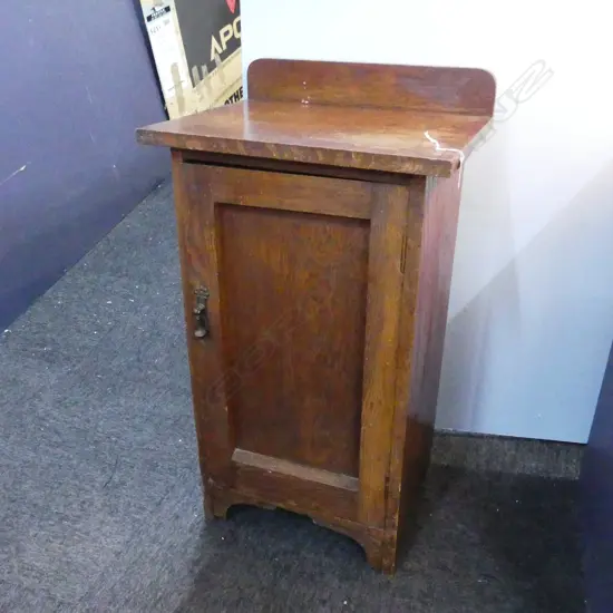 c1920 OAK BEDSIDE CABINET H.660mm