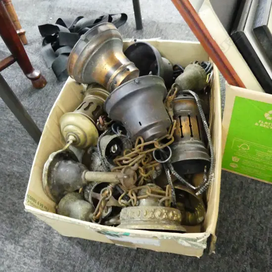 BOX LOT ASST VINTAGE LIGHT FITTING ATTACHMENTS ETC