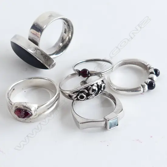 6 STG SILVER RINGS, VARIOUS STONES INCL ONE WITH LG BLACK OBSIDIAN 