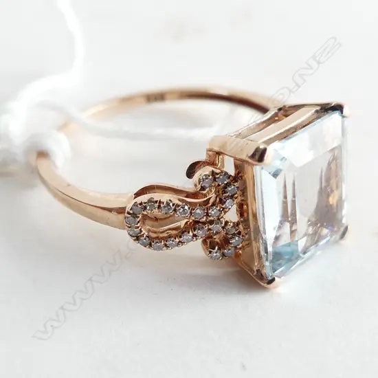 14CT ROSE GOLD AQUAMARINE RING 2.6 GRAMS  SIZE M 1/2