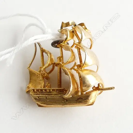 9CT GOLD SAILING SHIP CHARM / PENDANT 5.5gm
