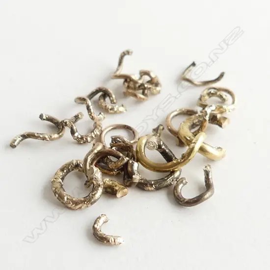 BAG 9CT GOLD SCRAP LINKS 3.1gm.