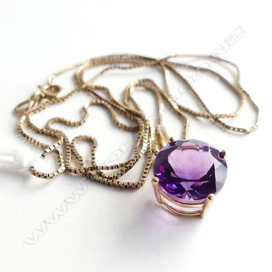 18CT GOLD AMETHYST PENDANT, 9CT GOLD CHAIN 3.3GMS