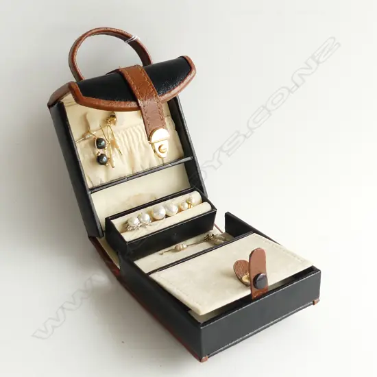 SM JEWELLERY BOX OF ASST OLD PEARL EARRINGS 