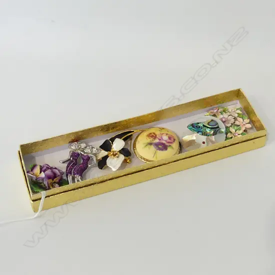 6 ASST BROOCHES INCL STAFFORDSHIRE & AYNSLEY ETC...