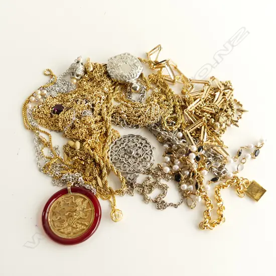 BAG ASST COSTUME JEWELLERY CHAINS & NECKLACES 