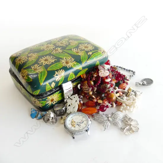 LACQUER BOX OF ASST COSTUME JEWELLERY
