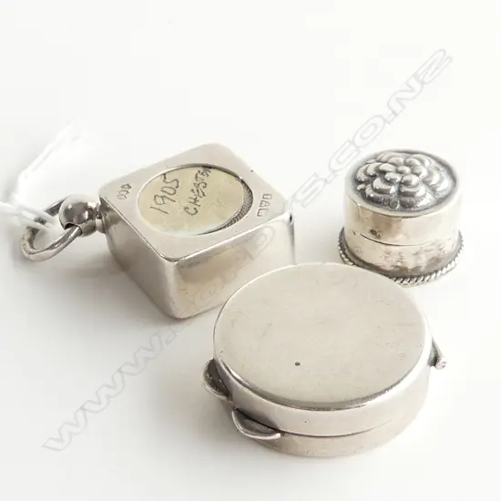STG SILVER SOVEREIGN CASE CHESTER 1905 + 2 SILVER CONTAINERS 35.7 GRAMS