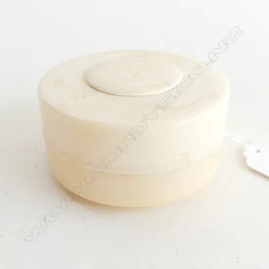 IVORY LIDDED CONTAINER w. ETCHED ORIENTAL TIGER DESIGN 65mm dia