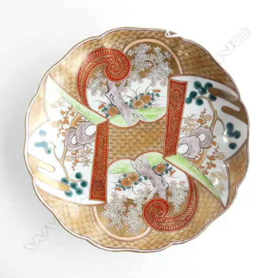 JAPANESE IMARI FOOTED DISH C.1830 215mm dia