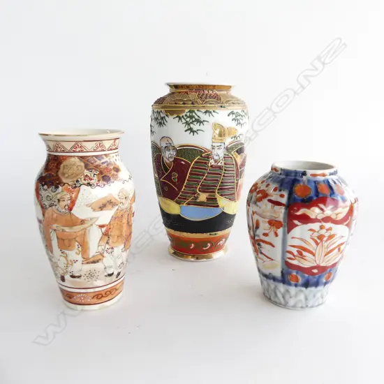 3 HAND PAINTED JAPANESE VASES; SATSUMA ETC H.190mm