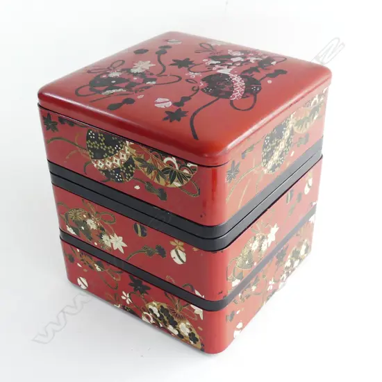 3 TIER JAPANAESE LACQUER LUNCH BOX 200x200x220mm