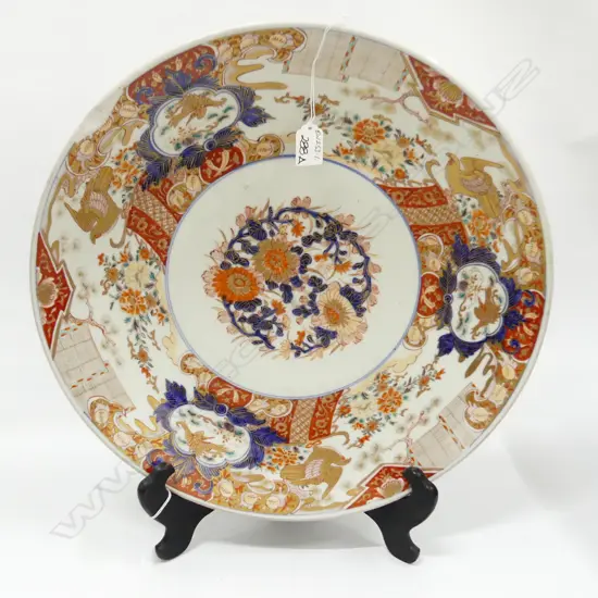 19THC IMARI LARGE CHARGER chip to rim. Dia.460mm. Gilt highlights