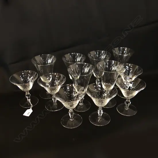 12 CRYSTAL GLASSES WITH FACET CUT STEMS  WINE H. 165MM & MARTINI H. 120MM
