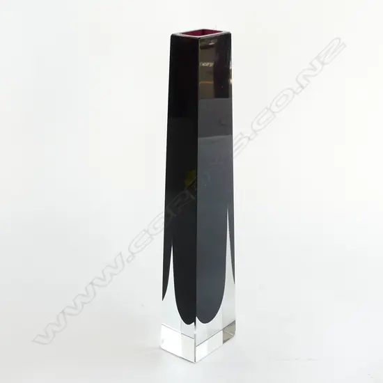 MURANO FLAVIO POLI DARK PURPLE FACET CUT GLASS VASE (TINY CHIP TO BASE)  H. 245MM