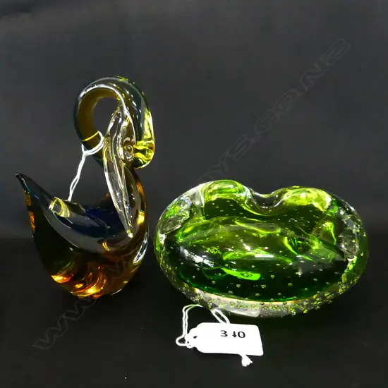 2 PCS MURANO GLASS; SWAN H. 120MM & GREEN GLASS BOWL WITH CONTROLLED BUBBLES, DIA 120MM