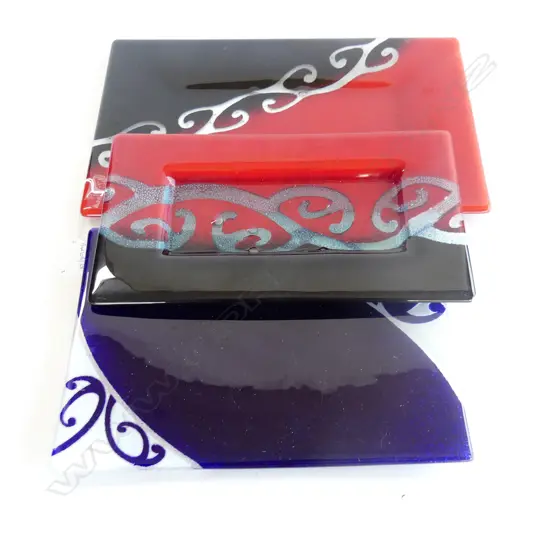 3 REVITAGLASS NZ THEMED DISHES LARGEST L360MM  W210MM