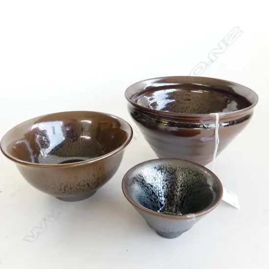 3 ORIENTAL GLAZED POTTERY BOWLS 150 / 130 / 85mm dia
