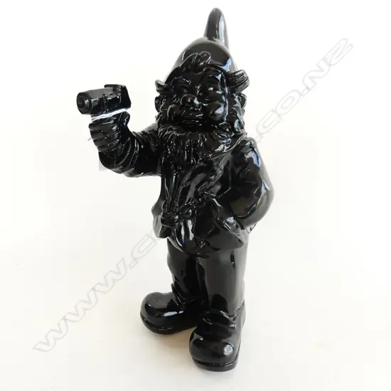 BLACK RESIN GNOME w. GUN H.300mm